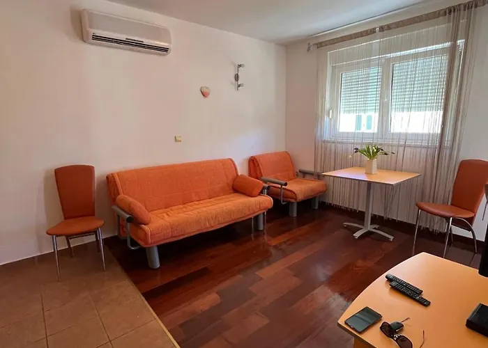 Beach Apartment Makarska Daire *